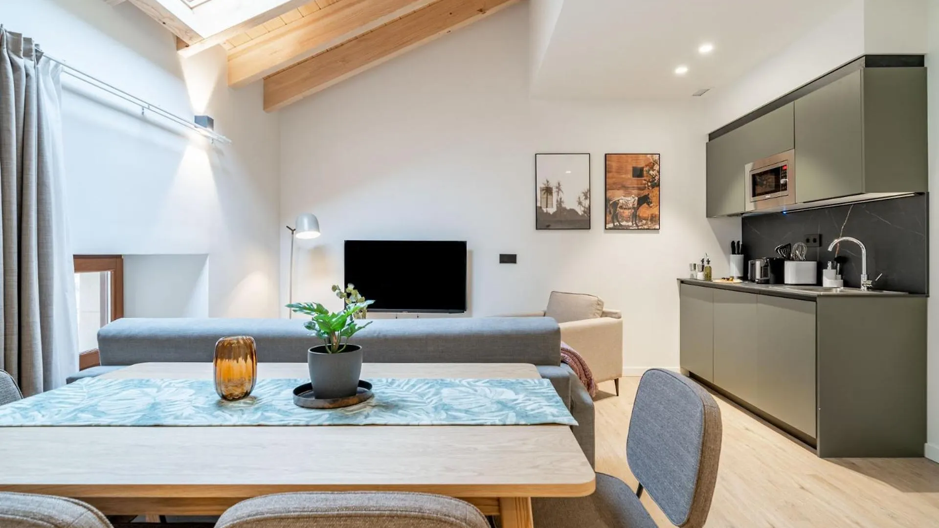 Limehome Vitoria Palacio De Los Alava-Velasco Apartment Vitoria-Gasteiz