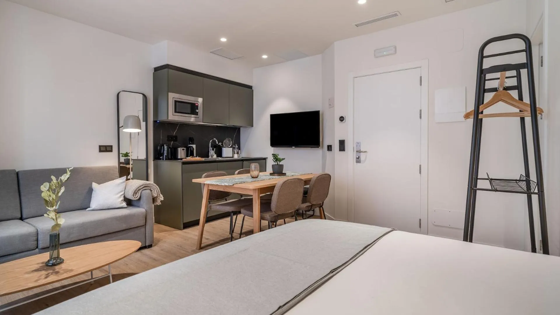 Limehome Vitoria Palacio De Los Alava-Velasco Apartment Vitoria-Gasteiz
